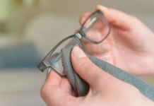 HOYA Pflegetipps: Um lange Freude an der neuen Brille zu haben HOYA Pflegetipps