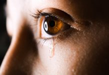 Tränenflüssigkeit: Entstehung, Funktion & Probleme Tränenflüssigkeit