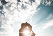 Kontaktlinsen mit UV-Filter: Schutz vor Sonneneinstrahlung kontaktlinsen sonnenschutz
