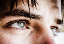 Makulaloch: Infos zu Symptomen, Behandlungen & Operationen Makulaloch